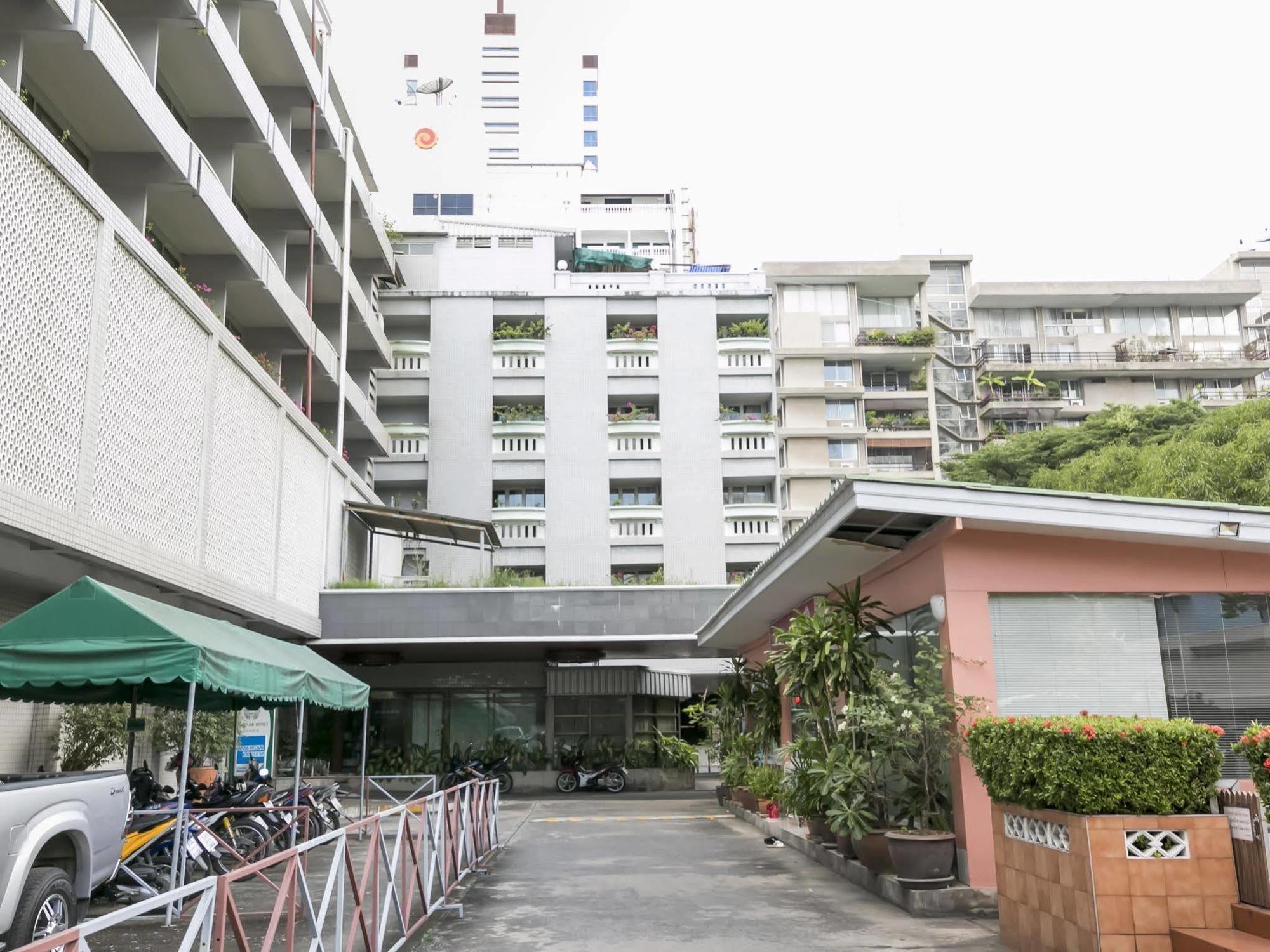 The Park Hotel Bangkok Exterior photo